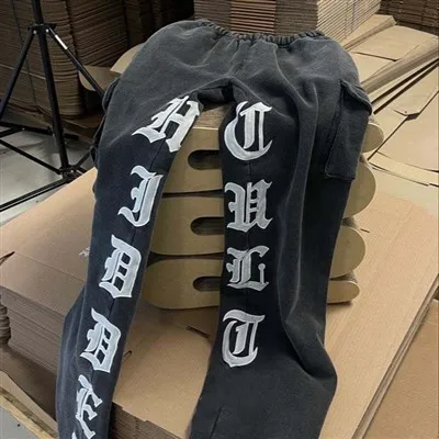 Ležerne trenirke na vezice